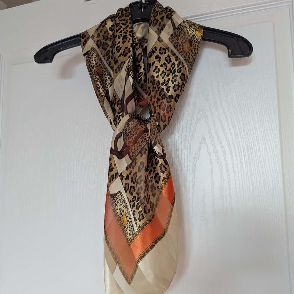 Elegant Leopard Print Scarf - Cream and Orange
